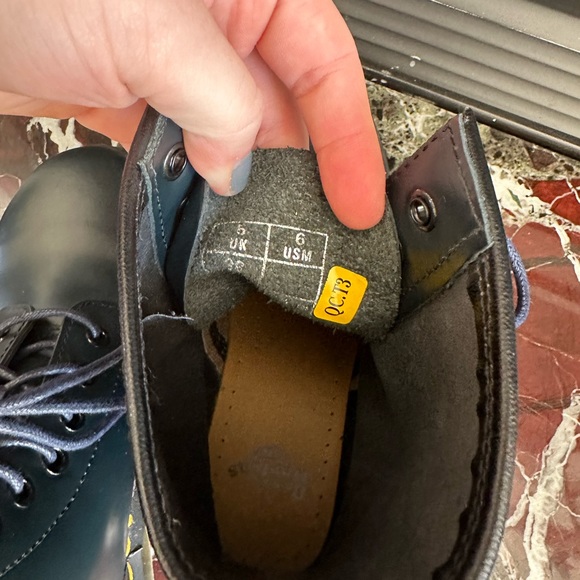 Doc Martens womens size 6 worn once - Picture 4 of 5